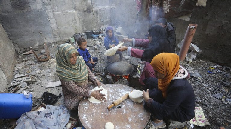 حكومة غزة: رغم سريان الهدنة لم تتوقف الإبادة الإسرائيليه . شعبنا أمام كارثة إنسانية حقيقية