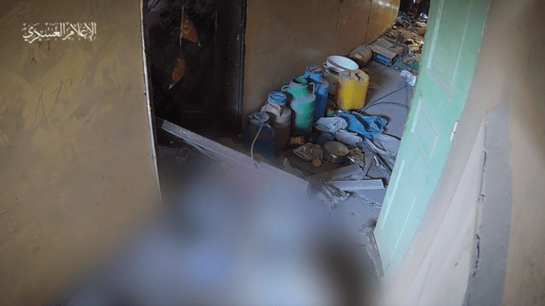 بالفيديو القسام تستدرج قوة من سلاح الهندسة الإسرائيلي إلى فتحة نفق مفخخة وتفجره