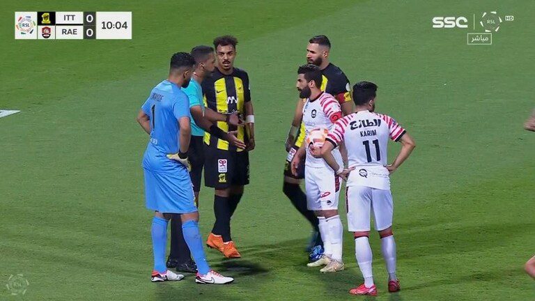 اتحاد جدة يتعرض لهزيمة مذلة في عقر داره