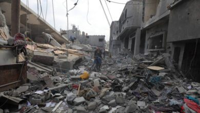 انتشال عشرات القتلى من تحت أنقاض منزل عائلة كريرة بغزة بعد غارة إسرائيلية استهدفته