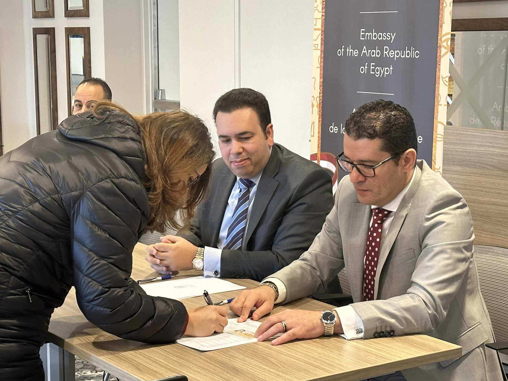 استمرار توافد المواطنين للتصويت في انتخابات الرئاسة بسفارة مصر في كندا
