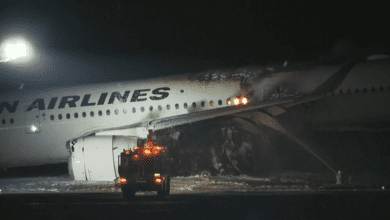 اندلاع النيران بطائرة على مدرج مطار هانيدا الدولى فى طوكيو