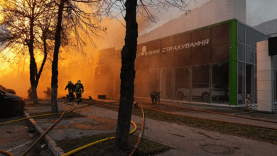 هجمات صاروخية روسية على مدينتين في أوكرانيا تسفر عن مقتل شخص وإصابة العشرات