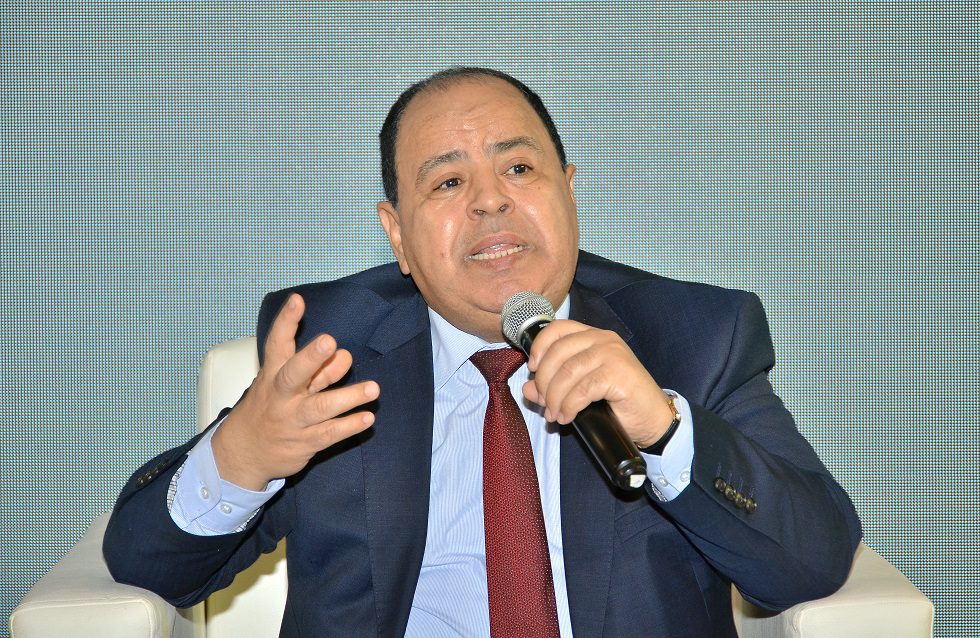 اجتماع الحكومة يناقش مد العمل بمبادرة استيراد سيارات المصريين في الخارج