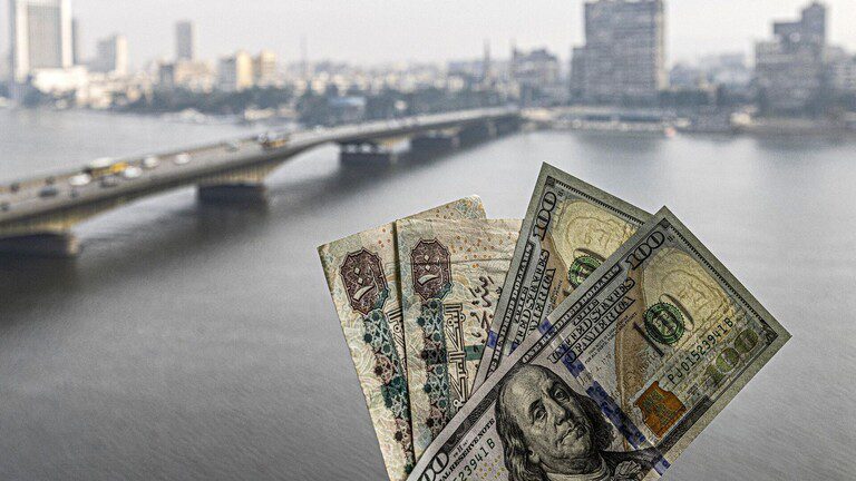 الدولار يترنح في السوق السوداء في مصر