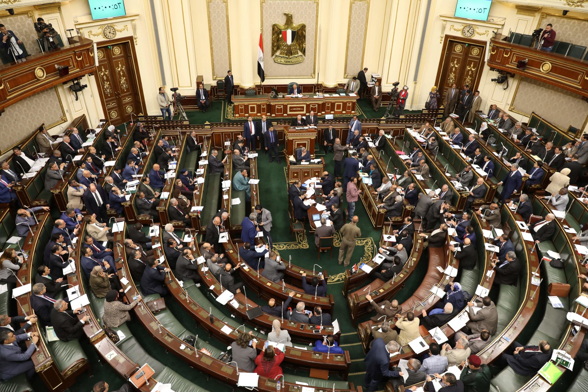 نائبه بالبرلمان تتقدم بمشروع تعديل سن التقدم للوظائف الى 40 عاما