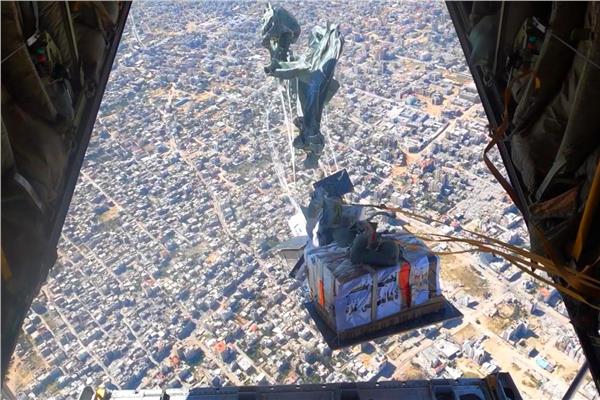 مصر تواصل الإسقاط الجوى للمساعدات الإنسانية على قطاع غزة بشهر رمضان