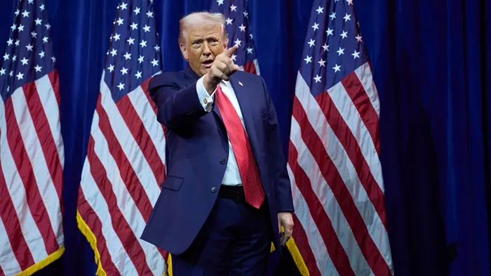 بسبب جرينلاند.. ترامب يفرض رسوما تجارية ويهدد أوروبا بالتصعيد